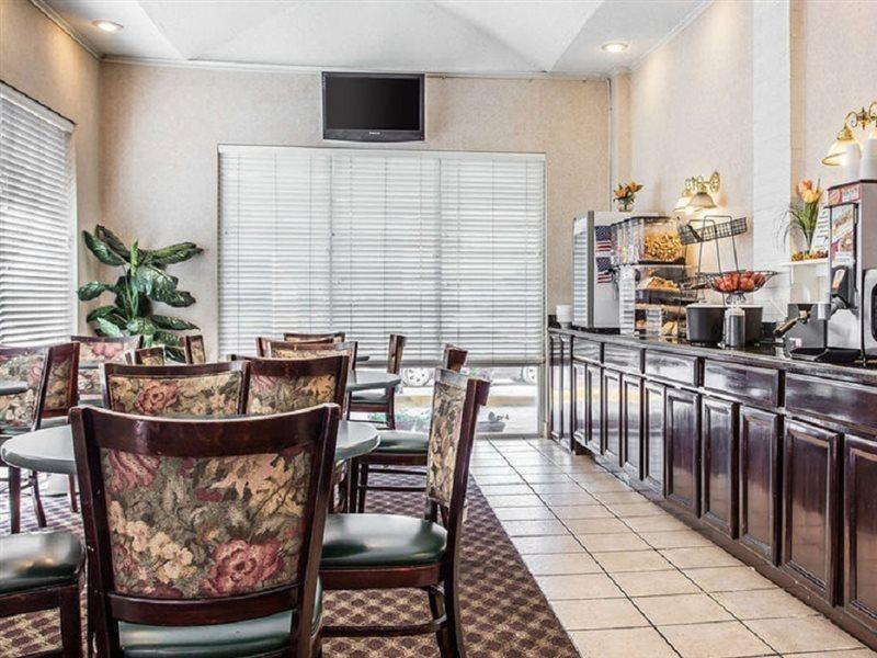 Econo Lodge Inn And Suites Dentsville 외부 사진